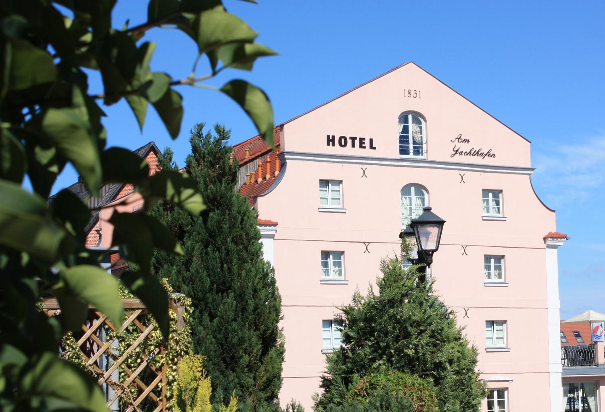 Hotel Am Yachthafen Waren (Mueritz) Exterior foto
