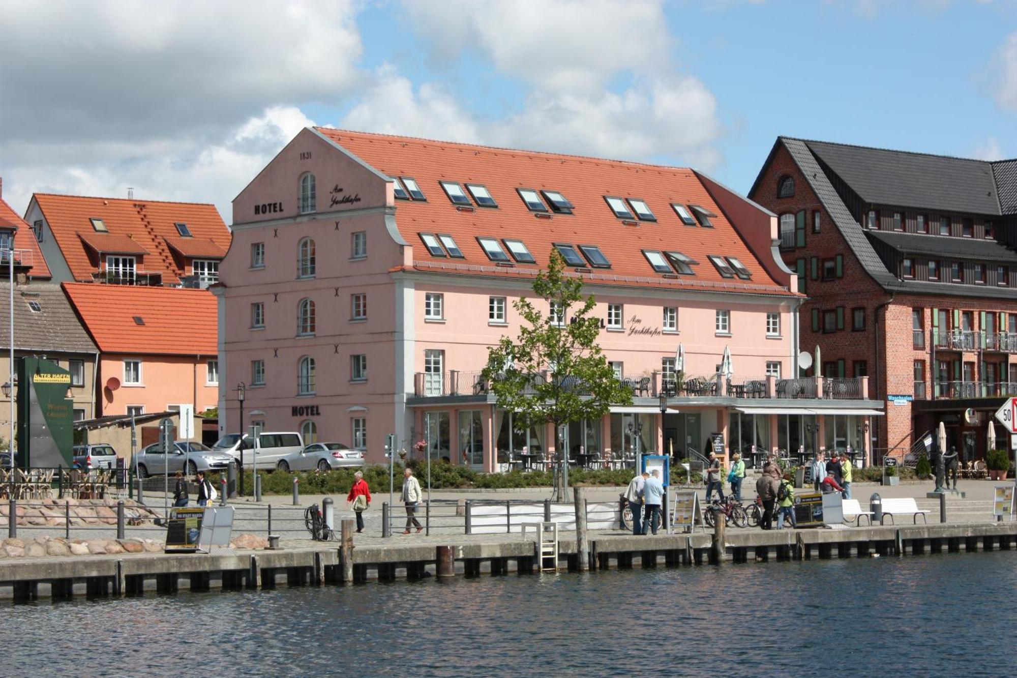 Hotel Am Yachthafen Waren (Mueritz) Exterior foto